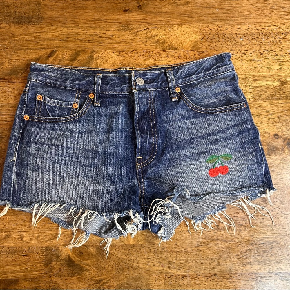 501 LEVI'S Size 28  Distressed Button Fly Cutoff Denim Shorts Cherry Embroidery